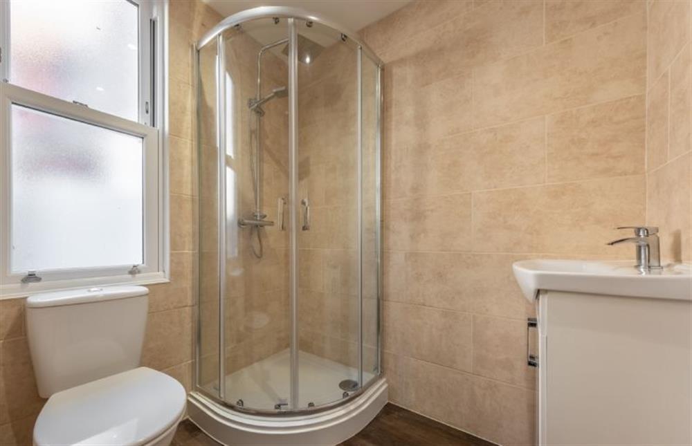 Ground floor: En-suite with shower, wash basin and WC at Cabbell Courtyard, Cromer