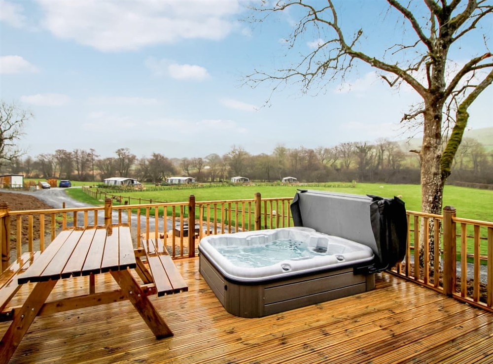 Hot tub at Buck Barn, 