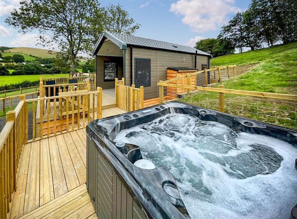 Hot tub at Hillside Lodge, 