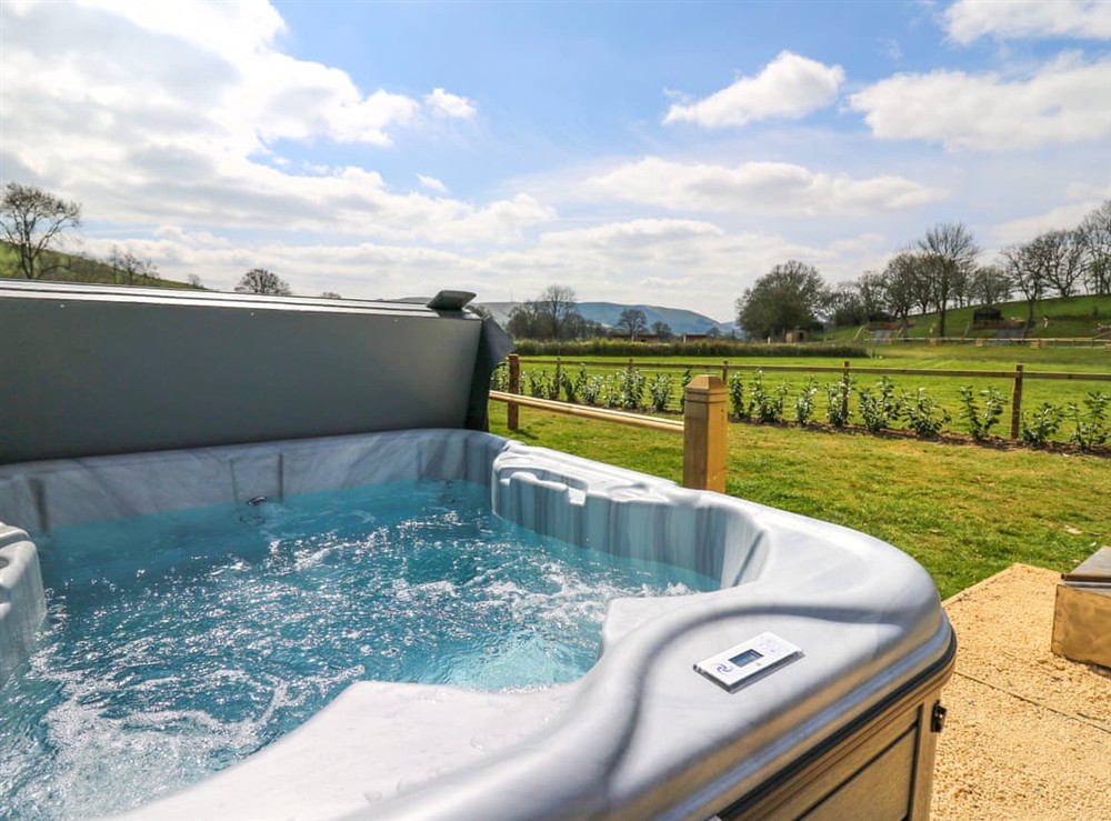Hot tub at Kingfisher, 