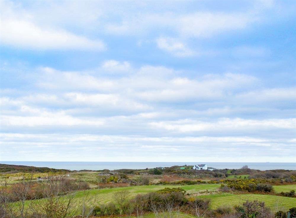 Spectacular, uninterrupted sea views in a lovely rural setting at Cadwgan, 