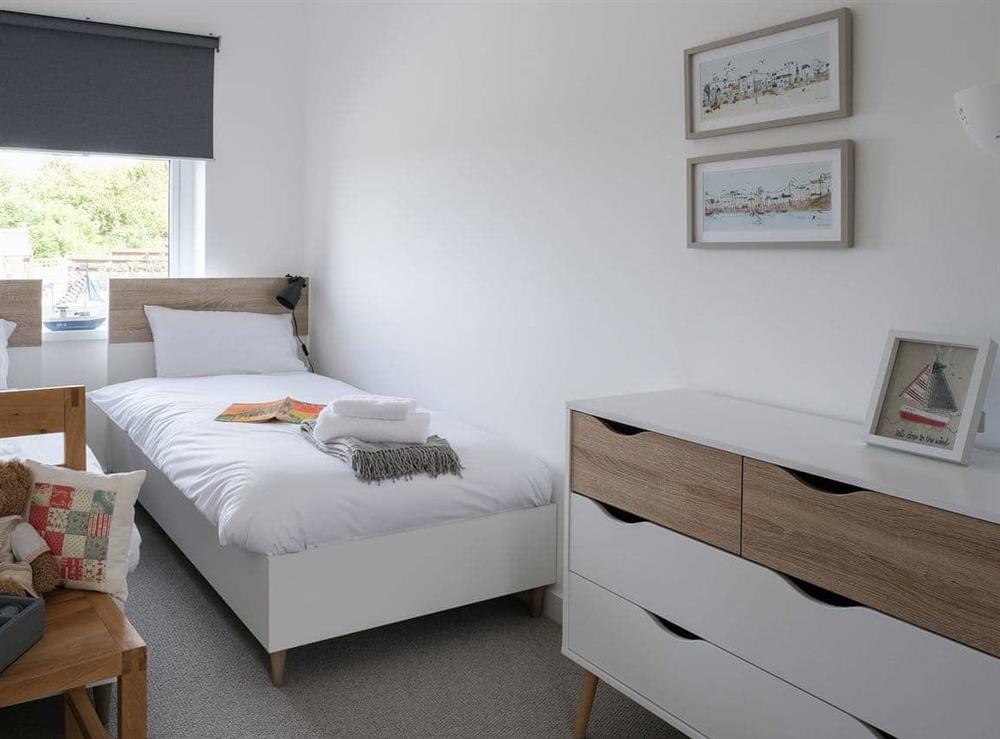 Lovely and bright twin bedroom at Pant y Saer, 