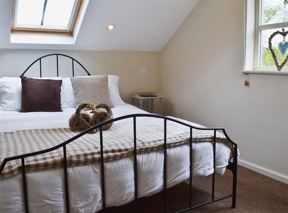 Kingsize bedroom with single sofa bed at Caely Barn in near Llandrindod Wells, Powys