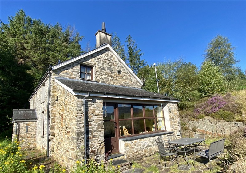 Outside at Caen Y Coed Cottage, Penrhyndeudraeth