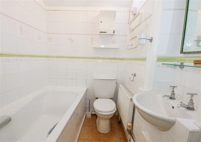 The bathroom (photo 2) at Caen Y Coed Cottage, Penrhyndeudraeth