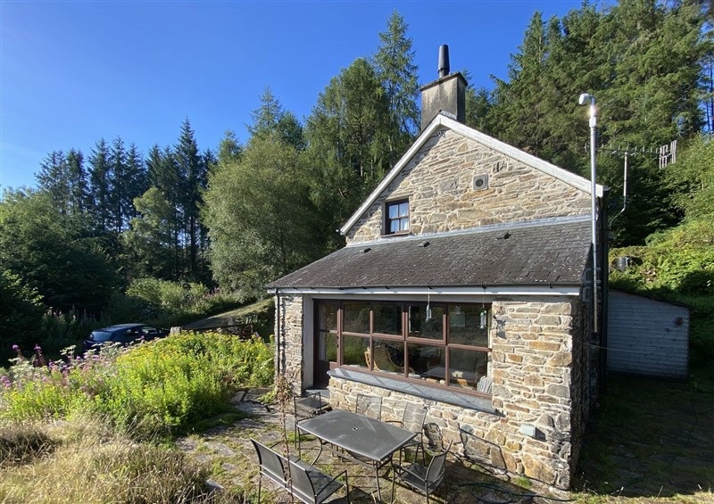 The setting (photo 2) at Caen Y Coed Cottage, Penrhyndeudraeth