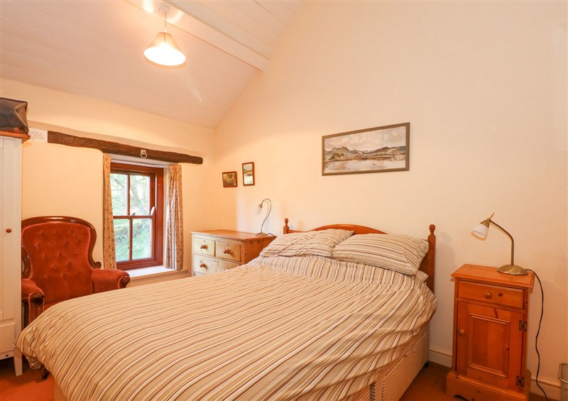 This is a bedroom (photo 2) at Caen Y Coed Cottage, Penrhyndeudraeth