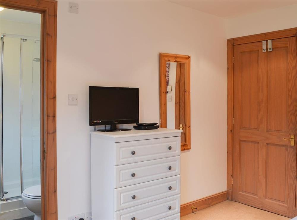 Double bedroom with en-suite at Cairn View in Aviemore, Inverness-Shire