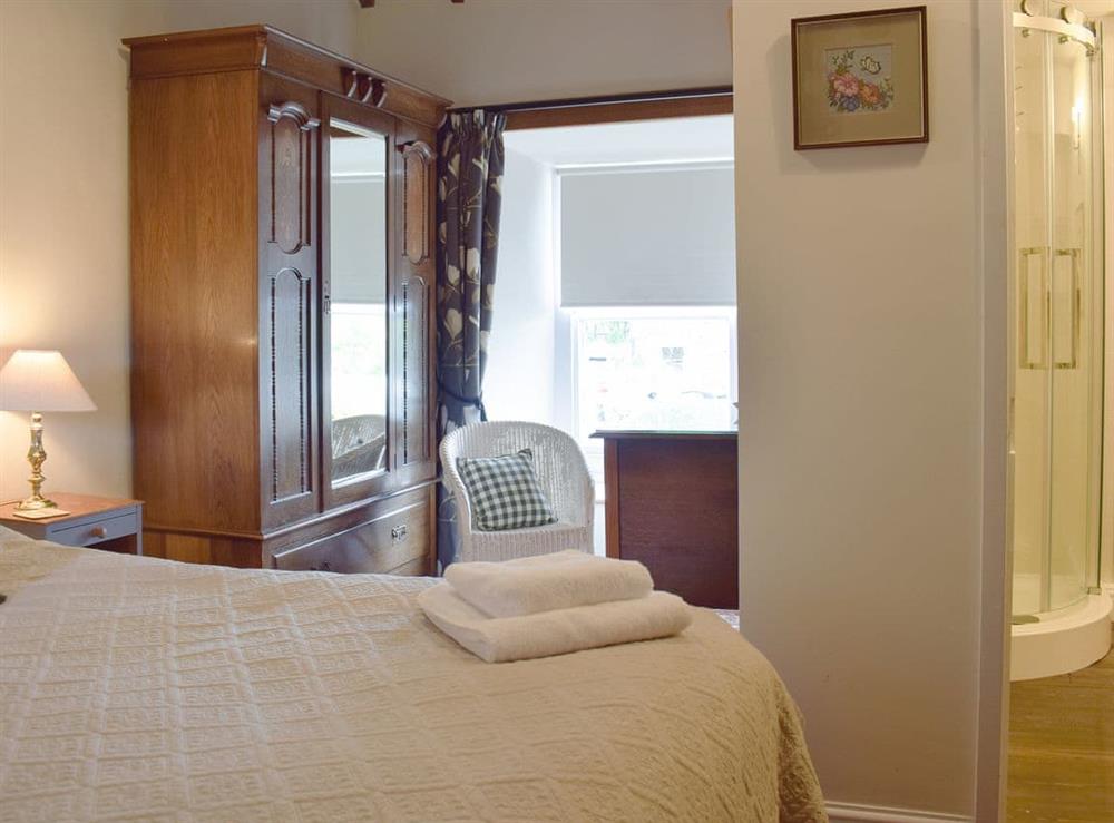 Comfortable double bedroom with en-suite at Cam Cottage in Kettlewell, near Grassington, Yorkshire, North Yorkshire