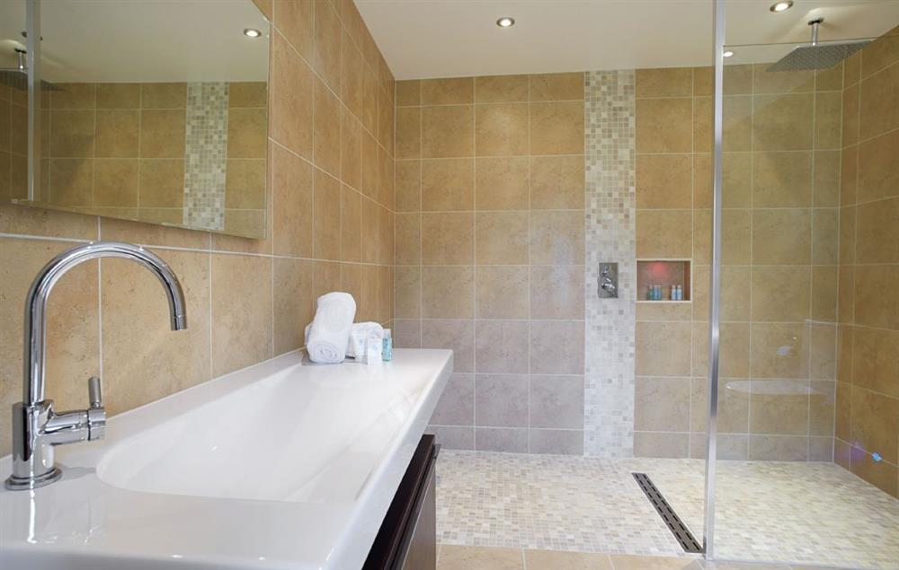 En suite bathroom with separate shower at Campion Lodge, Wakes Colne