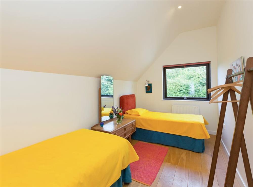 Light and airy twin bedroom at Canal Central in Maesbury Marsh, near Oswestry, Shropshire