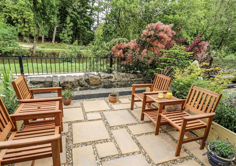 Enjoy the garden at Canal View Apartment, Skipton