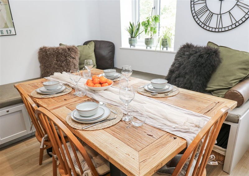 The dining room at Canal View Apartment, Skipton