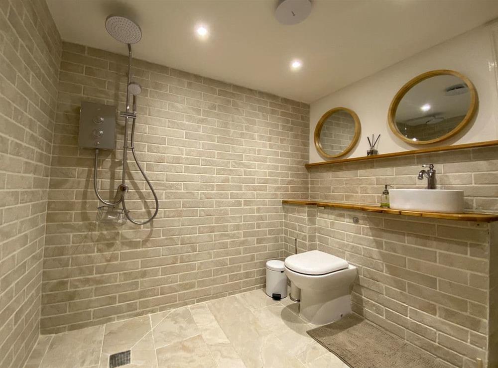 Shower room (photo 3) at Candlewick Cottage in Lower Heyford near Bicester, Oxfordshire