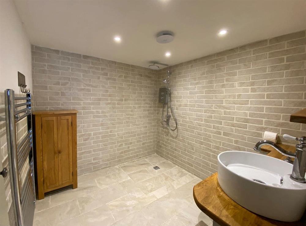 Shower room (photo 4) at Candlewick Cottage in Lower Heyford near Bicester, Oxfordshire