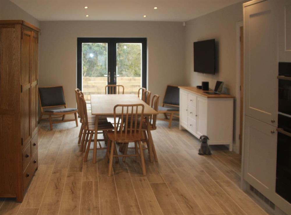 Spacious kitchen and dining area at Cannondale in Annisgarth, near Windermere, Cumbria