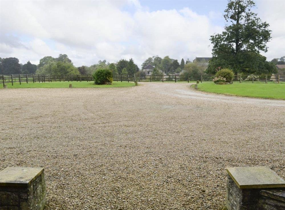 Sweeping ravel driveway and ample parking at Canon Court Farmhouse in Milborne Port, near Sherborne, Dorset