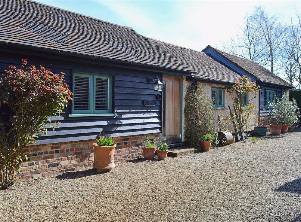 Traditional rural properties in a tranquil setting close to London at The Stables, 