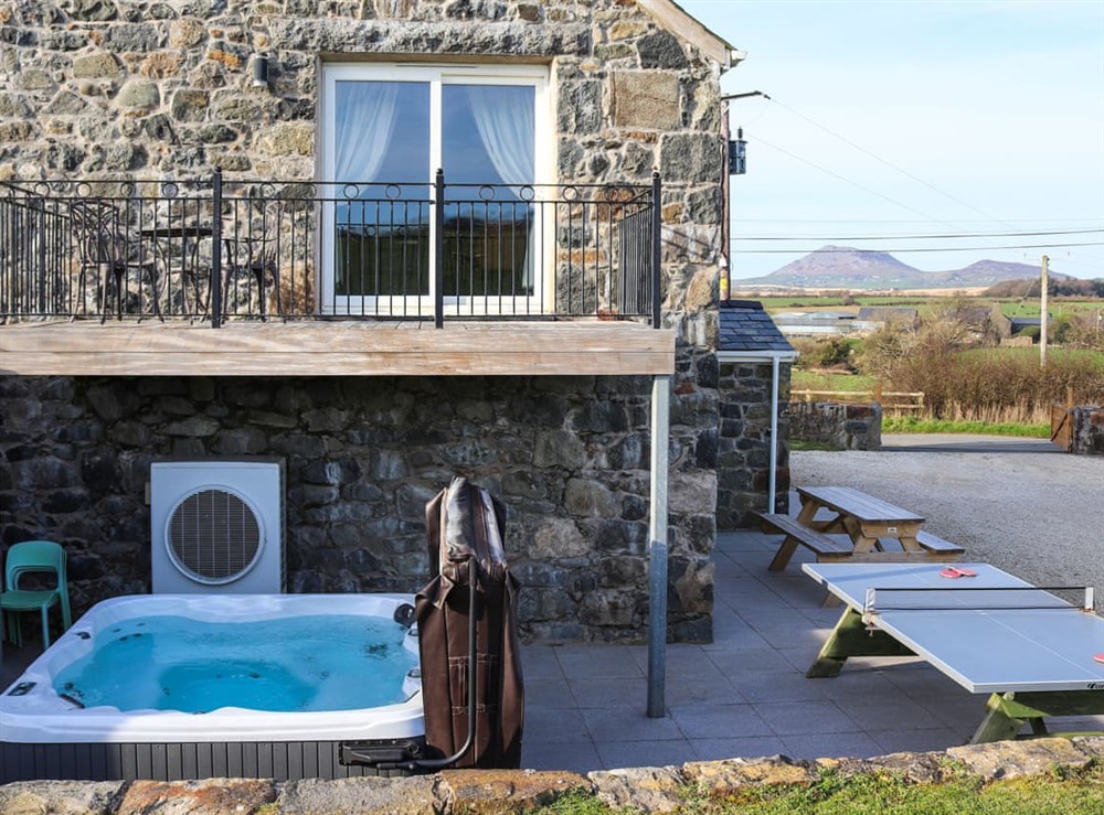 Hot tub at Capel Neigwl in Botwnnog Nr Abersoch, Gwynedd
