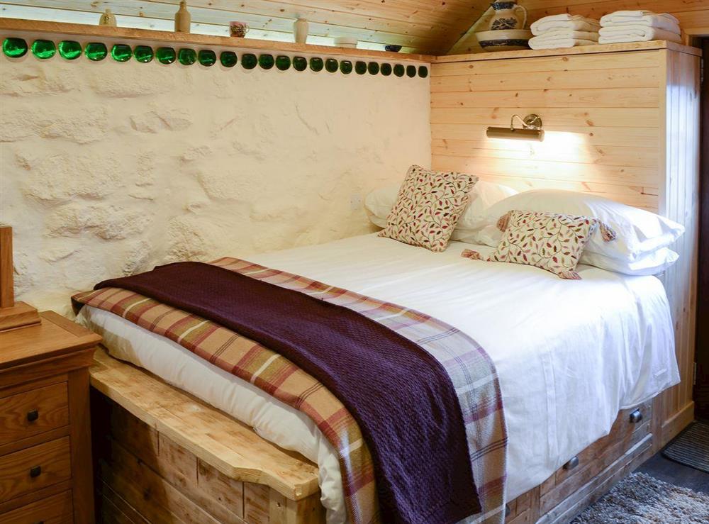 Cosy and inviting kingsize bed at Capercaillie Cottage in Rhilochan, Rogart, near Dornoch, Highlands, Sutherland