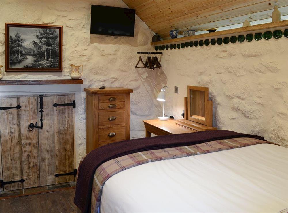 Delightful double bedroom at Capercaillie Cottage in Rhilochan, Rogart, near Dornoch, Highlands, Sutherland