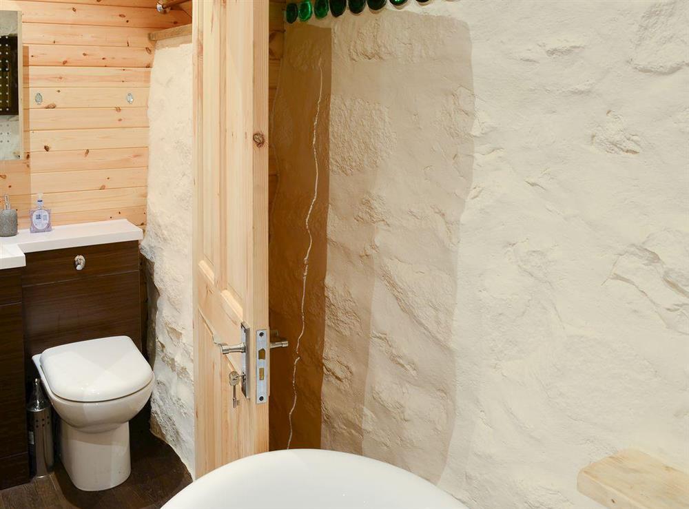 En-suite WC in the double bedroom at Capercaillie Cottage in Rhilochan, Rogart, near Dornoch, Highlands, Sutherland