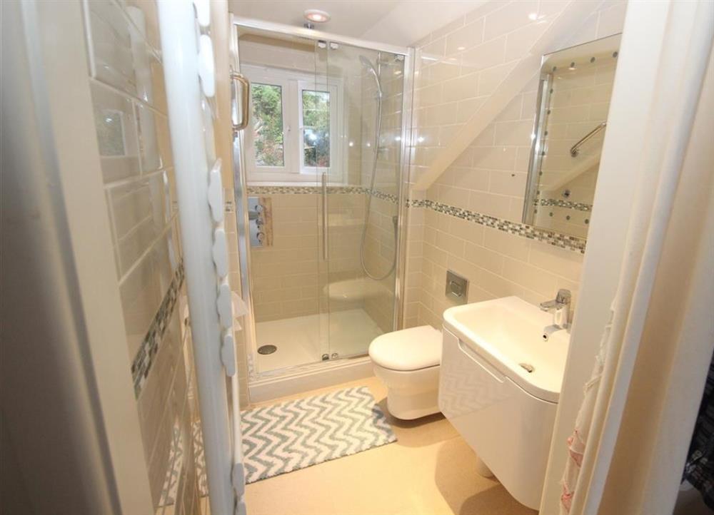 Shower ensuite WC to king bedroom at Captains Cottage in St Mawes