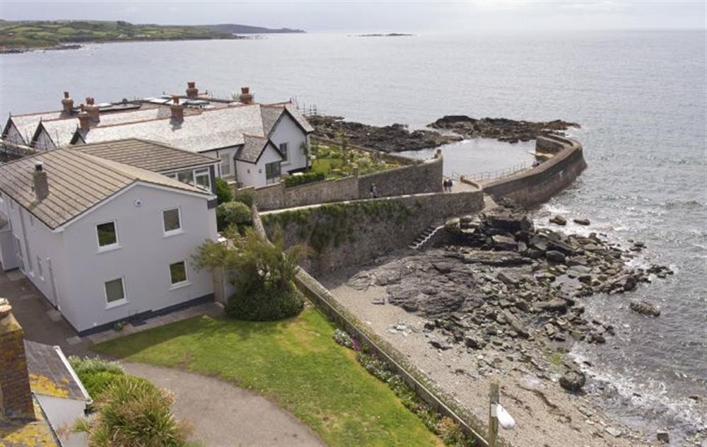 Captain’s House is in a prime location right on the waters edge at Captains House, Marazion
