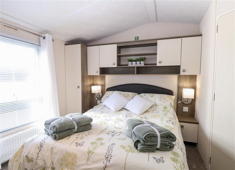 This is a bedroom at Caravan 11 Foxburrow Hang, Fritton