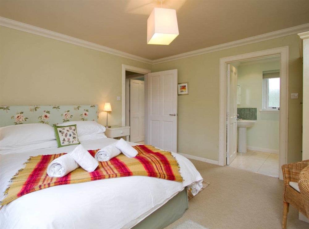 Attractive double bedroom with en-suite shower room at Carness West in West Carness, By Fort William., Inverness-Shire