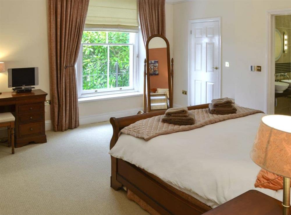 Comfortable double bedroom with en-suite at One Acre View, 