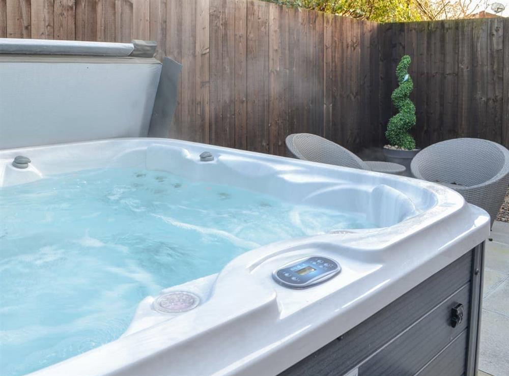 Hot tub at Carolina Cottage in Wilberfoss, North Yorkshire