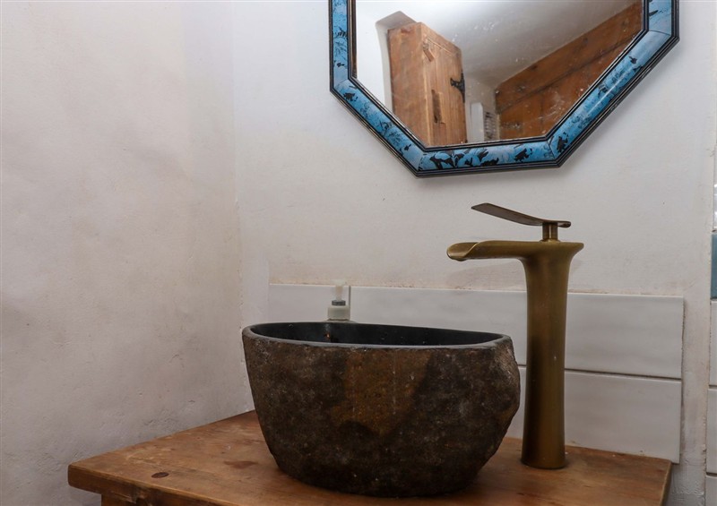 The bathroom (photo 2) at Carpenters Cottage, Hatherleigh