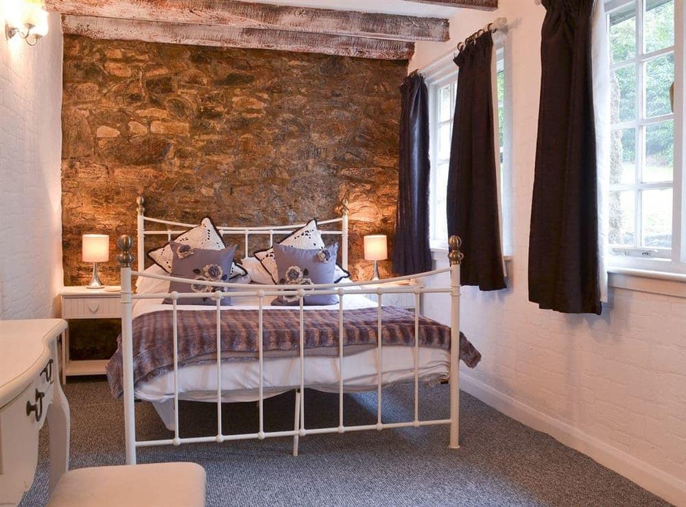 Relaxing double bedroom at Carpenters in Liskeard, Cornwall