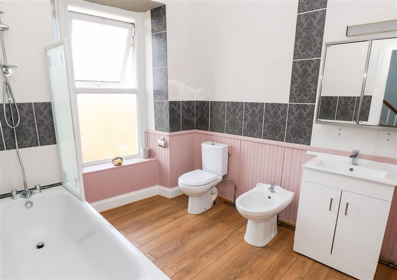 This is the bathroom at Carreg Glas, Pembroke Dock