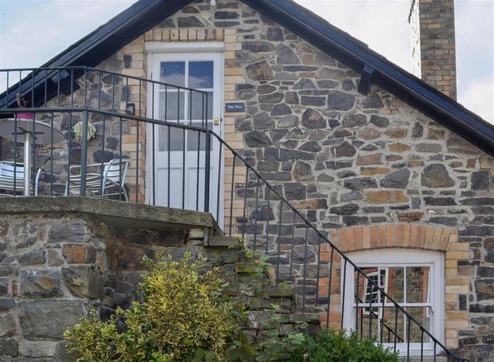 First floor holiday cottage with balcony at The Wye, 