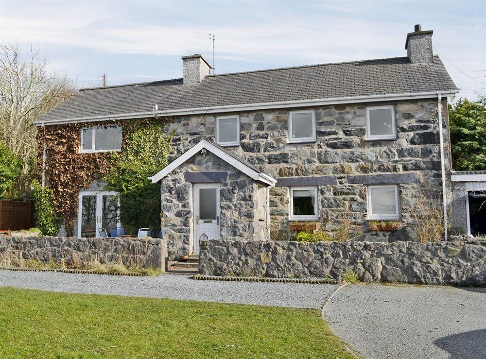 Traditional Welsh detached cottage at Carreg Y Garth Isaf in Bangor, Gwynedd