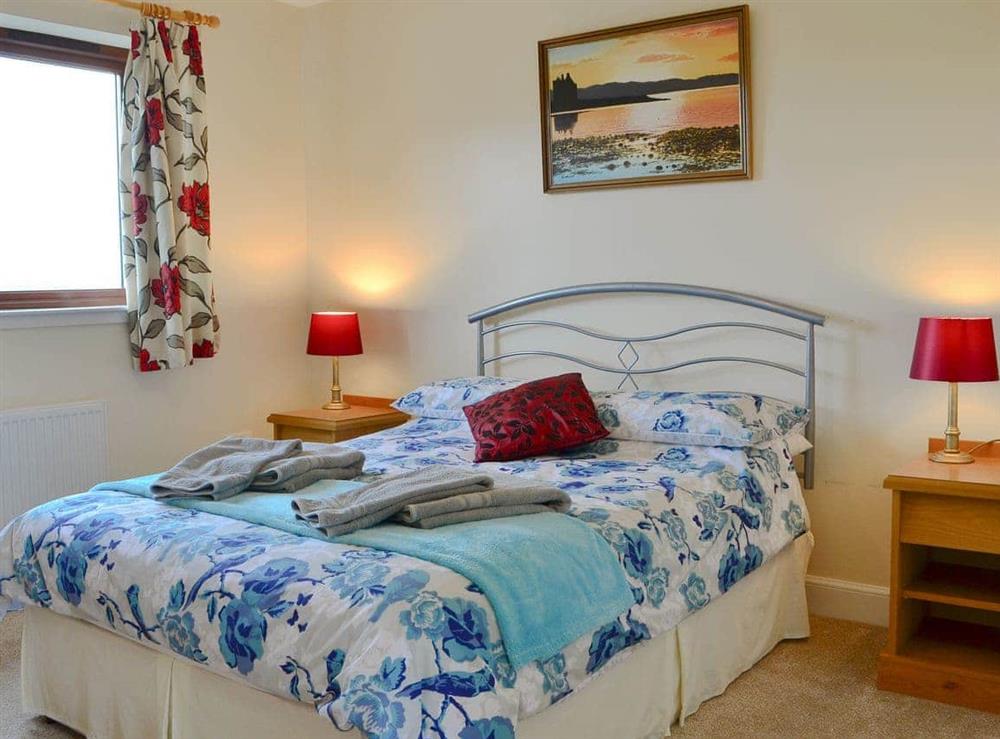 Well presented double bedroom at Carribber Beech in Near Linlithgow, West Lothian