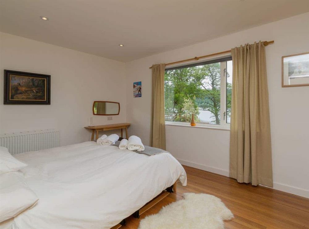 Double bedroom with en-suite and loch views (photo 2) at Carsaig in Brig o’Turk, near Callander, Perthshire