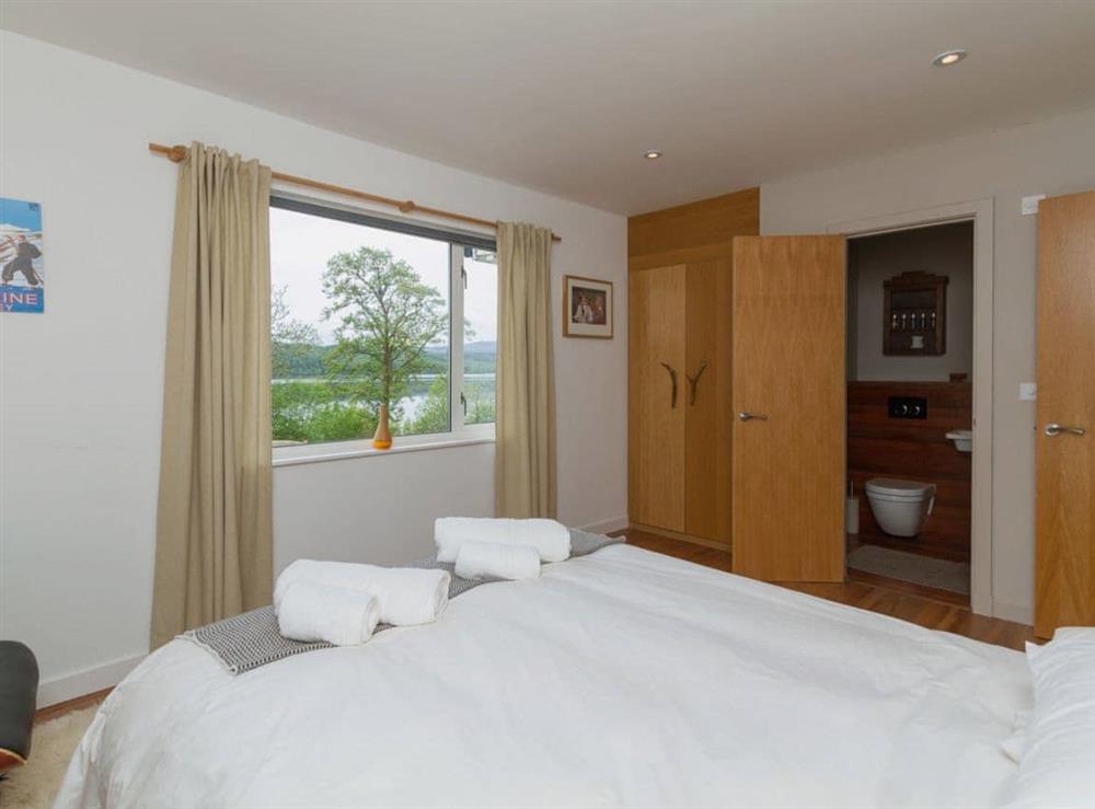Double bedroom with en-suite and loch views at Carsaig in Brig o’Turk, near Callander, Perthshire