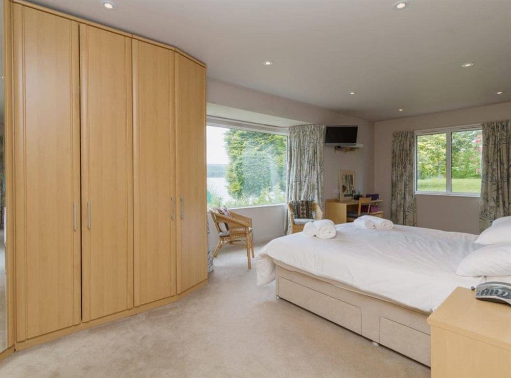 Spacious double bedroom with en-suite and loch views (photo 2) at Carsaig in Brig o’Turk, near Callander, Perthshire