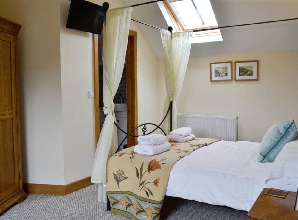 Double bedroom at Cart-Tws Bach in Treffynnon, near Haverfordwest, Dyfed