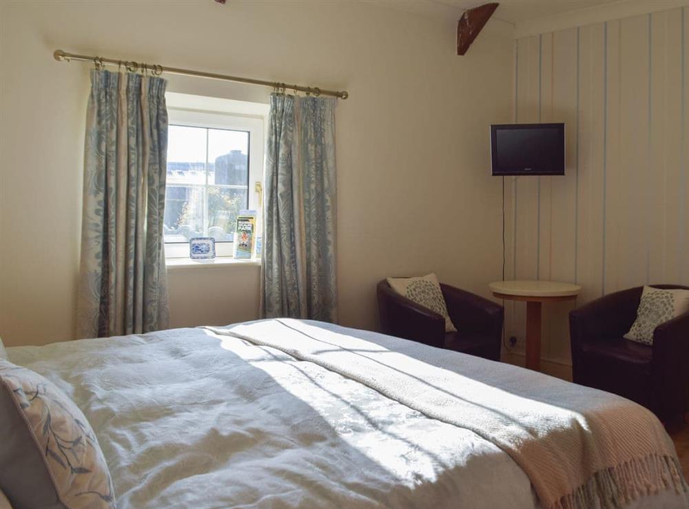 Twin bedded room at Carthouse Cottage, Cosheston in Pembroke Dock, Dyfed