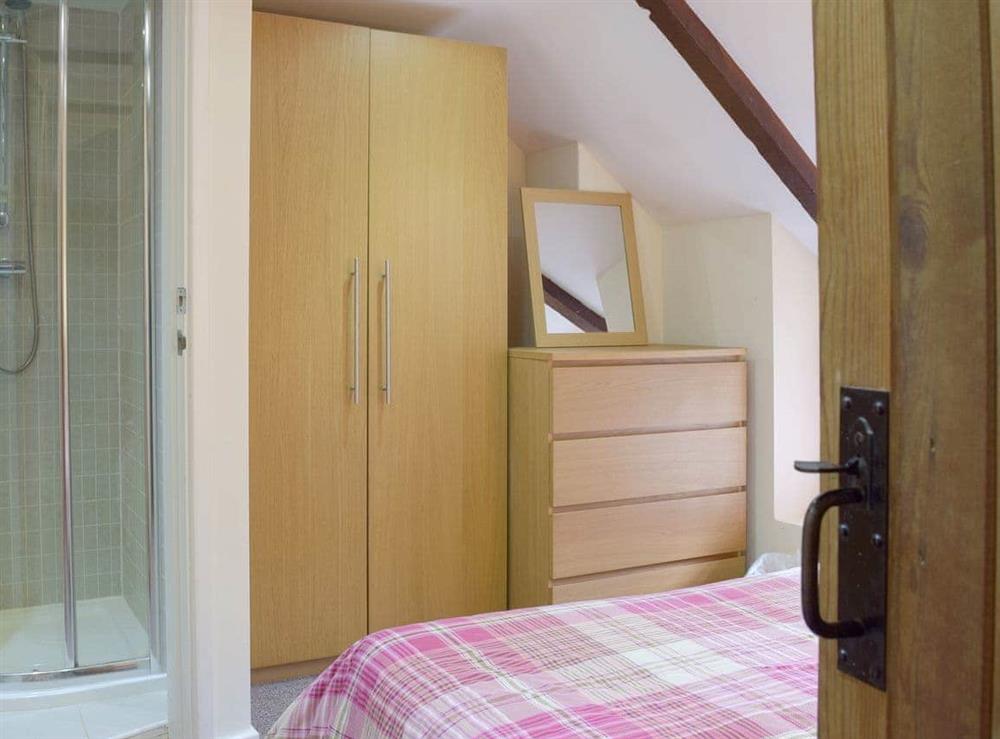 Double bedroom with en-suite shower room at Carthouse Cottage in Ivy Court Cottages, Llys-y-Fran, Dyfed