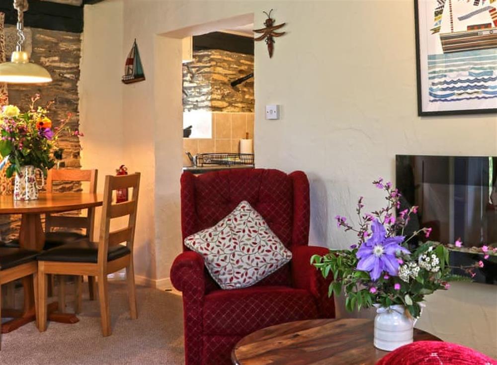 Cosy living/dining room with beams at Pennys Cottage, 