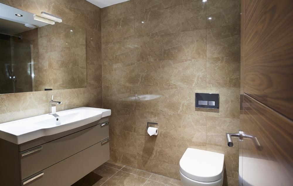 En-suite shower room (photo 2) at Carus House, Burneside