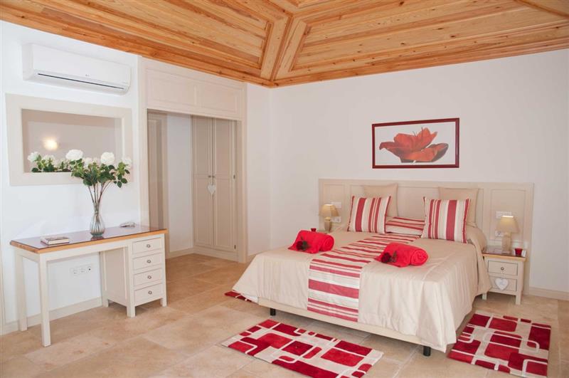 Double bedroom at Casa do Sol, Central Algarve, Portugal