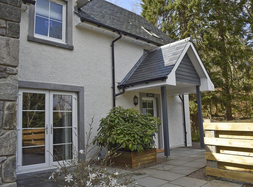 Contemporary semi-detached cottage located within Loch Lomond and The Trossachs National Park at Casa Duran in Killin, Sterlingshire, Perthshire