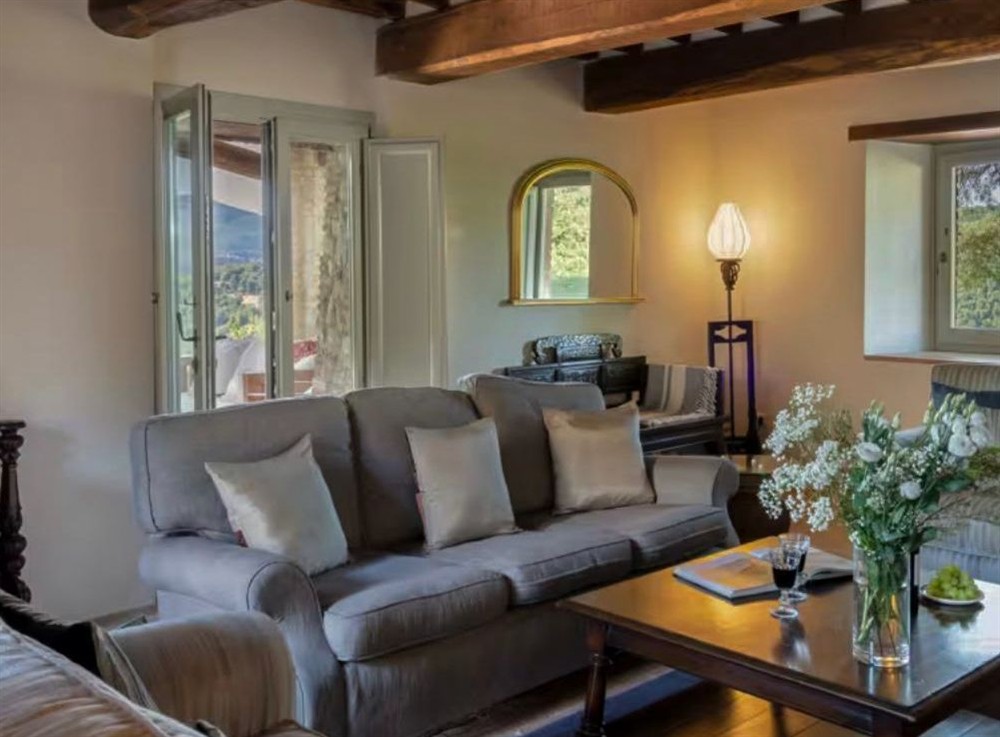 Casa Zari