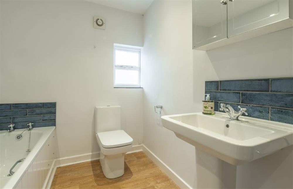 Ground floor: Family bathroom with walk-in shower (photo 2) at Casamaria, Wells-next-the-Sea